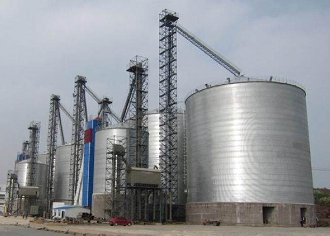 尖扎大型钢板库构造参数及水泥储存质量